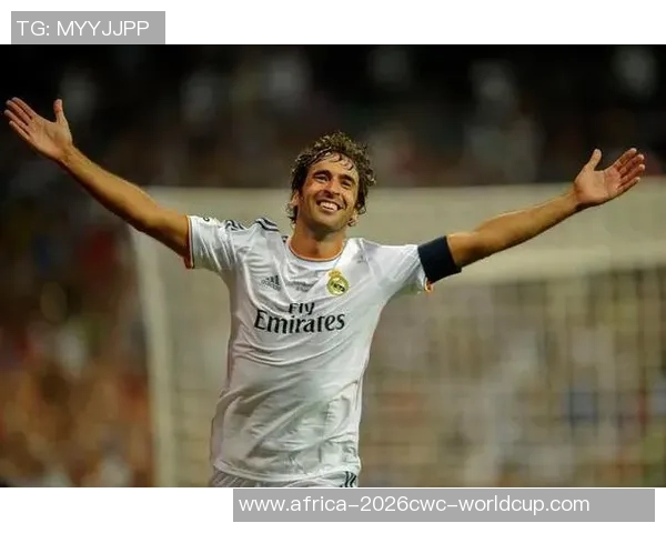 耐克足球巨星的传奇之路与辉煌成就解析 耐克足球巨星的传奇之路与辉煌成就解析