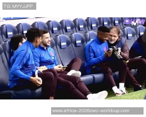 足球场上的搞笑瞬间动态gif合集让你捧腹大笑的精彩时刻