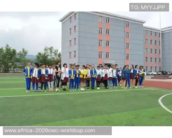 菊花盛开映足球激情四溢天下共庆绿茵盛事 菊花盛开映足球激情四溢天下共庆绿茵盛事